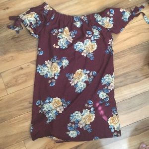 Cute off the shoulder dress size S.